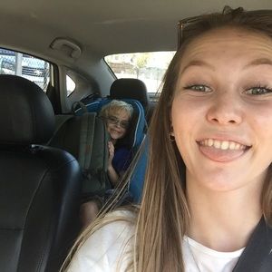 Meet your Posher, Adéla